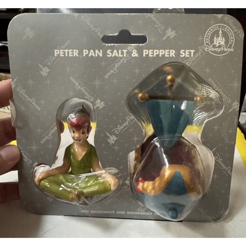 RARE Disney Peter Pan Pirate Salt And Pepper Set DISNEY PARKS NEW IN PACKAGE